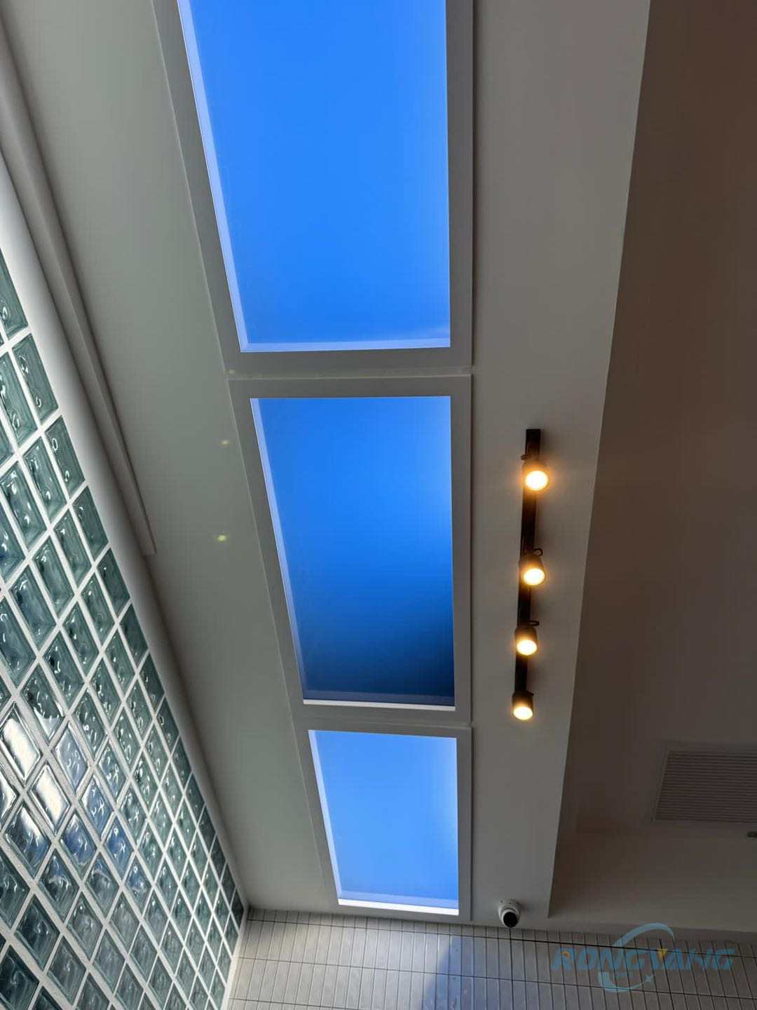 Blog perusahaan terbaru tentang Lampu langit-langit buatan untuk restoran tanpa cahaya alami