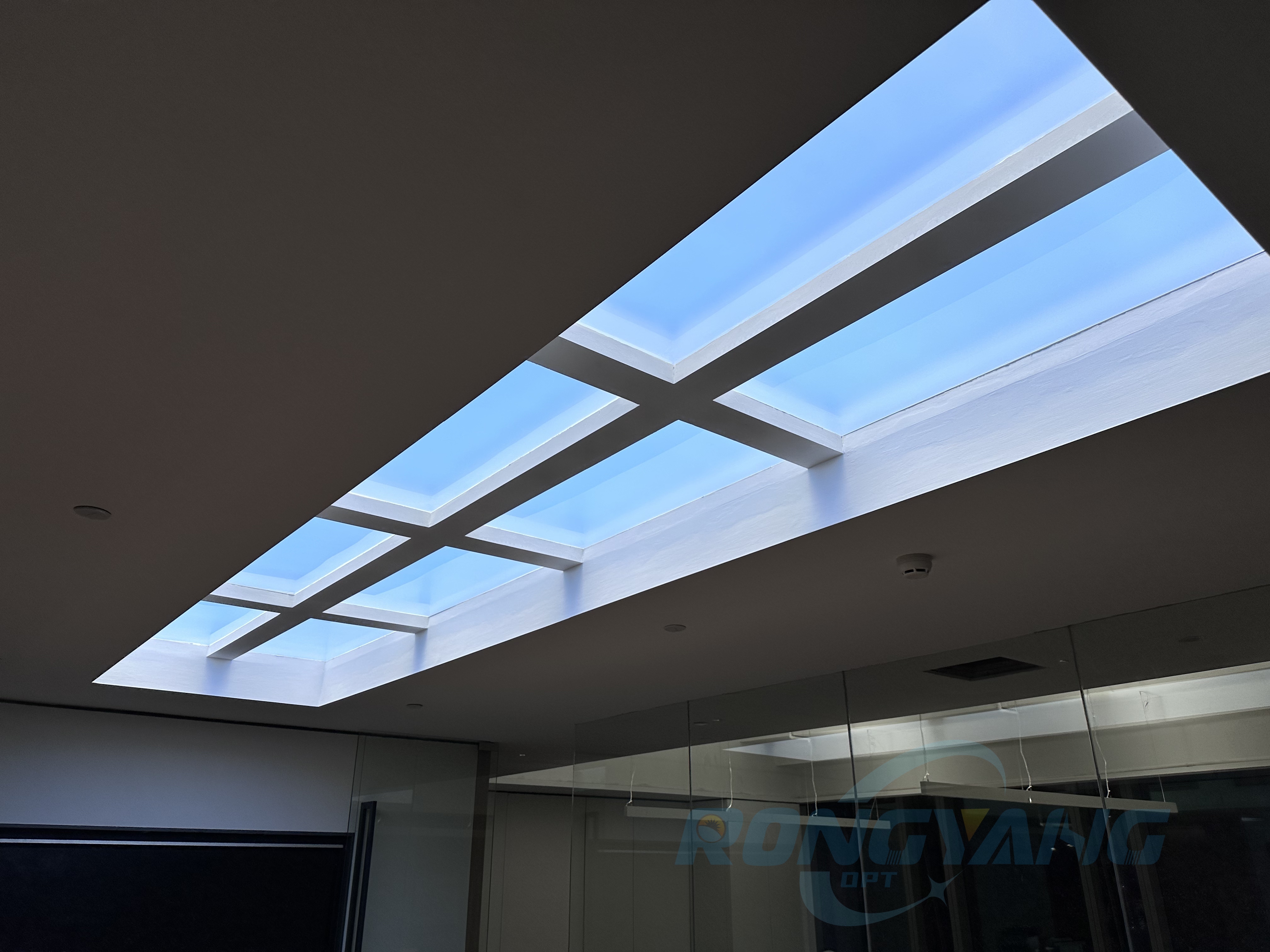 Blog perusahaan terbaru tentang Artificial Skylights for Office Break Rooms
